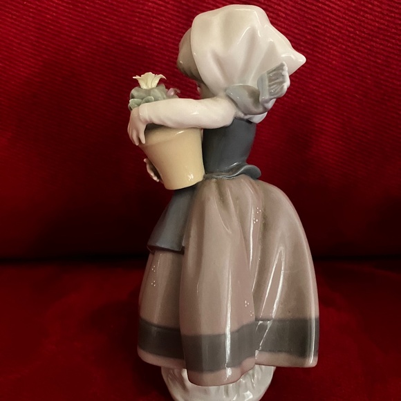 Lladro Spring is Here Girl w/Flowers - Picture 4 of 6